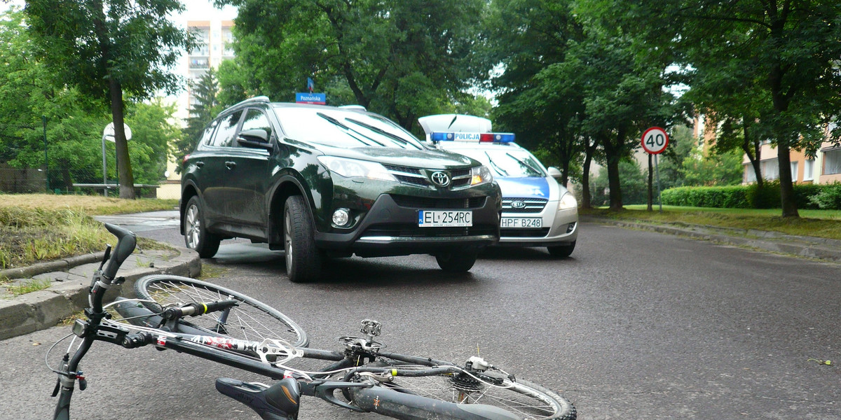 rower leżący na ulicy