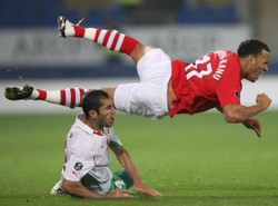 Miss kraju uczy walijskich piłkarzy... hymnu