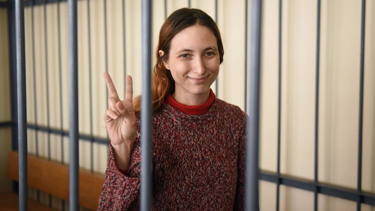 Sasza Skoczilenko w areszcie za antywojenną akcję. Ksenia Sorokina przekazała jej nagrodę