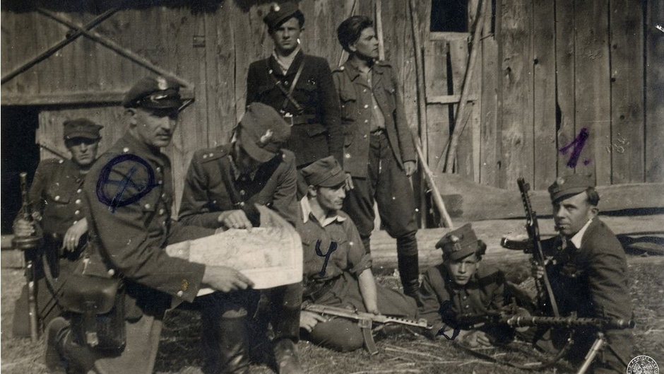 Wspólna odprawa oddziału WiN Józefa Struga, ps.Ordon, i patrolu podległego kpt. Zdzisławowi Brońskiemu, ps. Uskok. Rok 1947