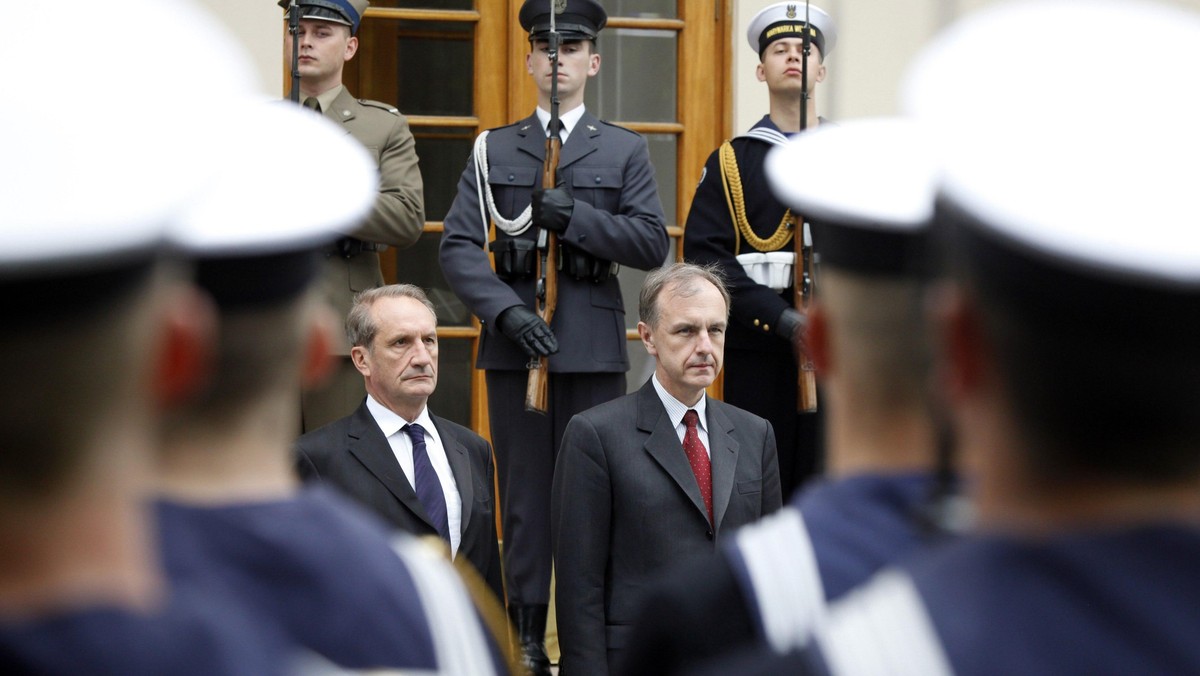 Cele polskiej prezydencji, współpraca w NATO oraz ewentualne francuskie inwestycje w polski przemysł obronny to tematy rozmów ministrów obrony Polski i Francji - Bogdana Klicha i Gerarda Longueta. Jak powiedział Klich, oba kraje widzą wspólne interesy.