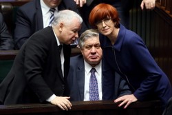 Sejm przyjął projekt ustawy wprowadzający program "Rodzina 500 Plus". WIDEO