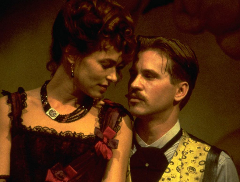 Joanna Pacuła i Val Kilmer w filmie "Tombstone" (1993)