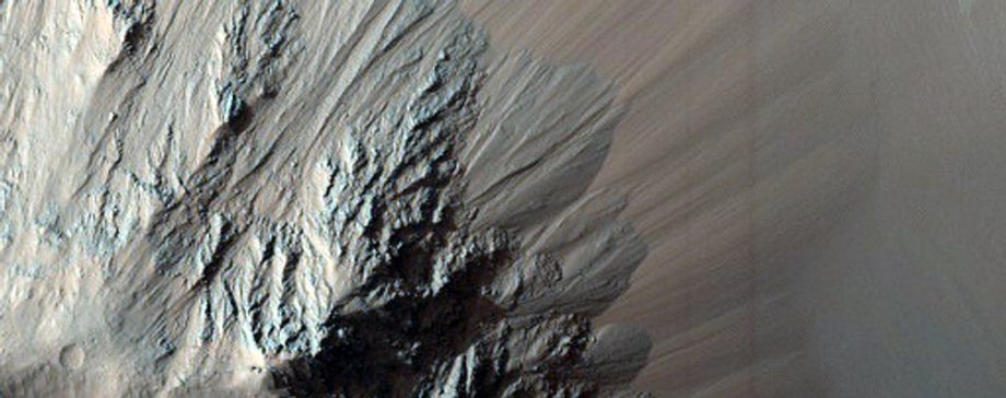 Eos Chasma to część Valles Marineris, największego kanionu Marsa.