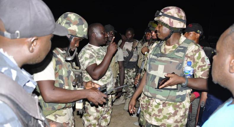 Troops arrest 7 bandits, kidnappers, rescue 2 victims. [Twitter/@HQNigerianArmy]