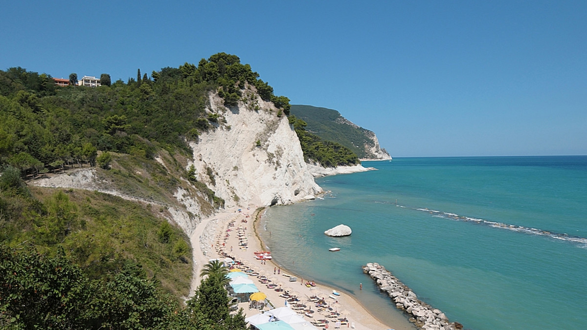 Na słynnych włoskich plażach ubywa piasku. Winne są zmiany klimatyczne i intensywne budownictwo.