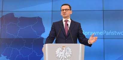 Morawiecki miał zwalniać, a zatrudnia