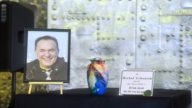 żona michała urbaniaka zabrała głos na pogrzebie. nie mogła powstrzyma