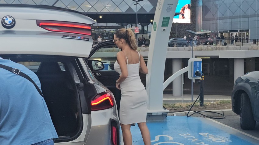 Tea sa mužem na aerodromu