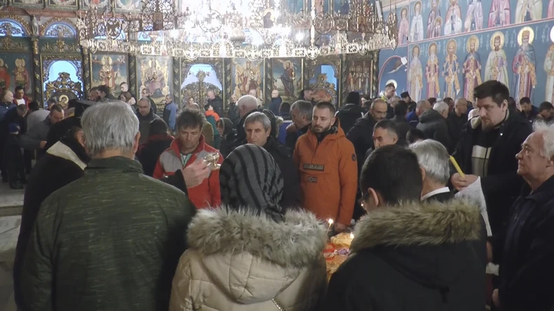 Veliki broj vernika u Čačku danas slavi Svetog Nikolu