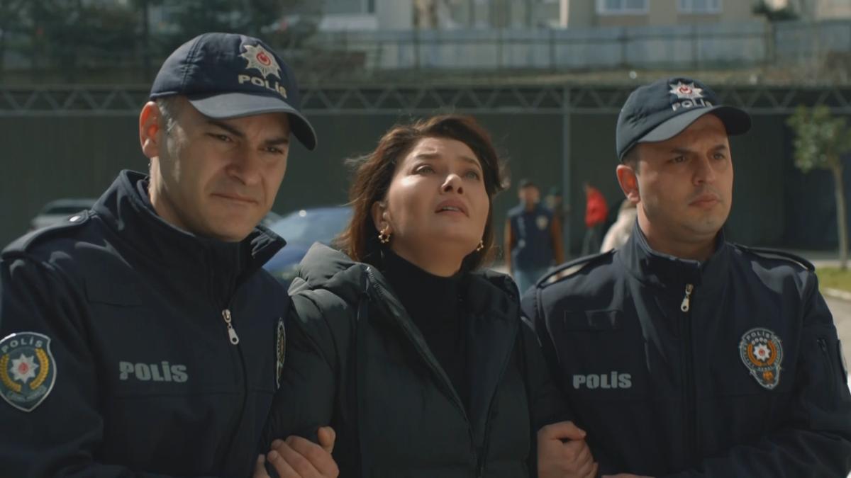 Nakon što ranjava Arzu, Zafer pomaže Meltem da pobegne: Zejnep zbog sumnje da je upucala Arzu završava u zatvoru!