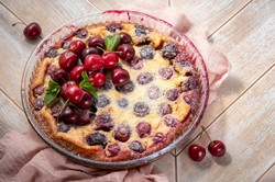 Clafoutis z czereśniami lub borówkami od Ani Starmach. Szybki i pyszny deser
