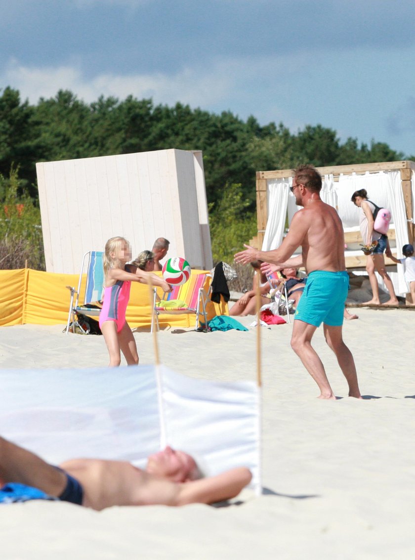 Cezary Pazura na plaży