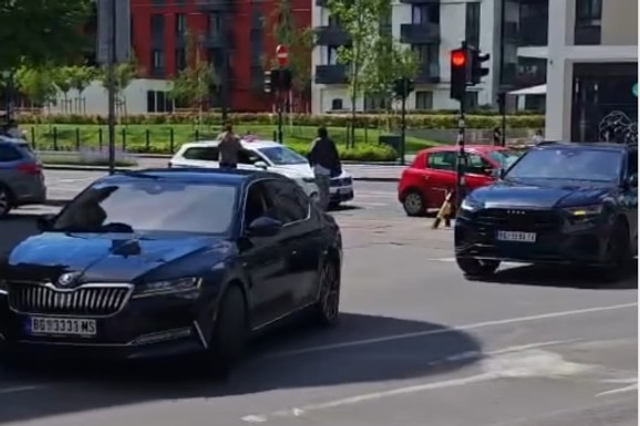 Ovako je izgledao trenutak privođenja Veselina Milića u Palatu pravde (VIDEO)