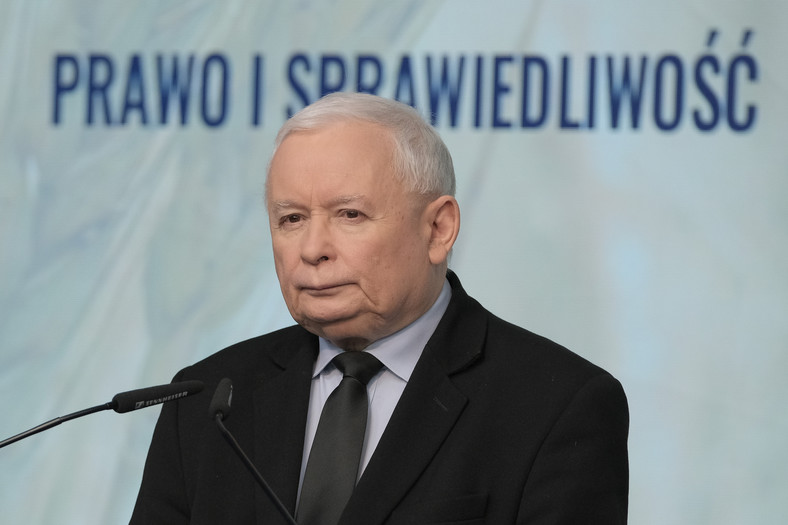 Jarosław Kaczyński w drugim rządzie Mateusza Morawieckiego pełnił funkcję wicepremiera odpowiedzialnego za bezpieczeństwo i szef Komitetu Rady Ministrów do spraw Bezpieczeństwa Narodowego i spraw Obronnych 