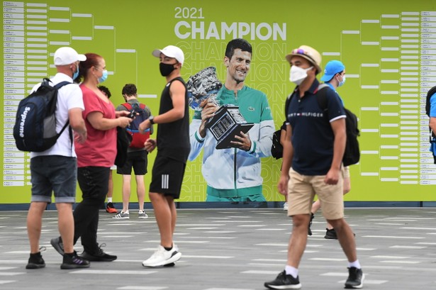 Novak Djokovic akcjonariuszem firmy pracującej nad lekiem na COVID-19