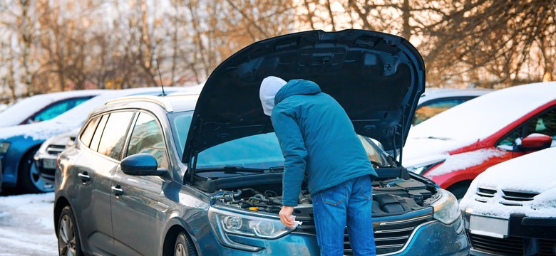 Dlaczego samochód nie odpala zimą? Oto kilka potencjalnych usterek