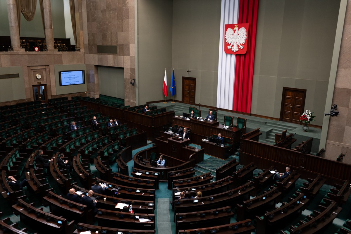 Koalicja rządząca z problemami. Wyniki sondażu nie pozostawiają złudzeń