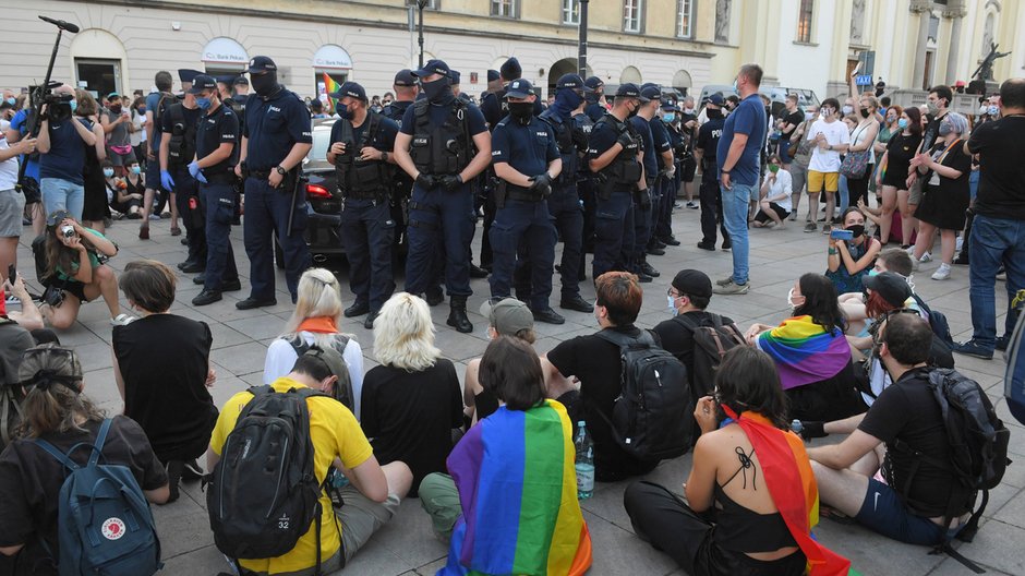 Protest aktywistów LGBT na Krakowskim Przedmieściu w Warszawie