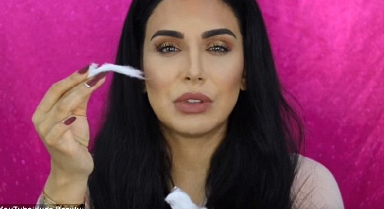 Dubai based Huda Kattan shows how to use cotton wool for fuller lashes