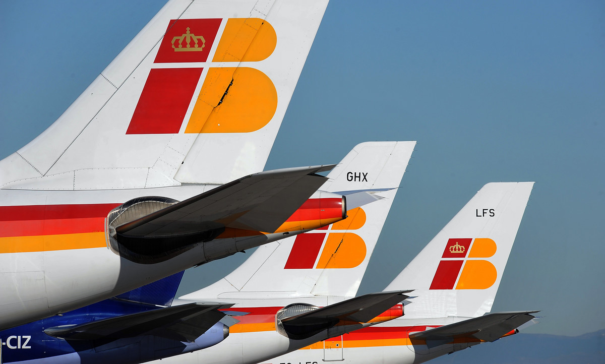 Las aerolíneas españolas luchan por sobrevivir.  Iberia despedirá a 4,5 mil personas.  empleados