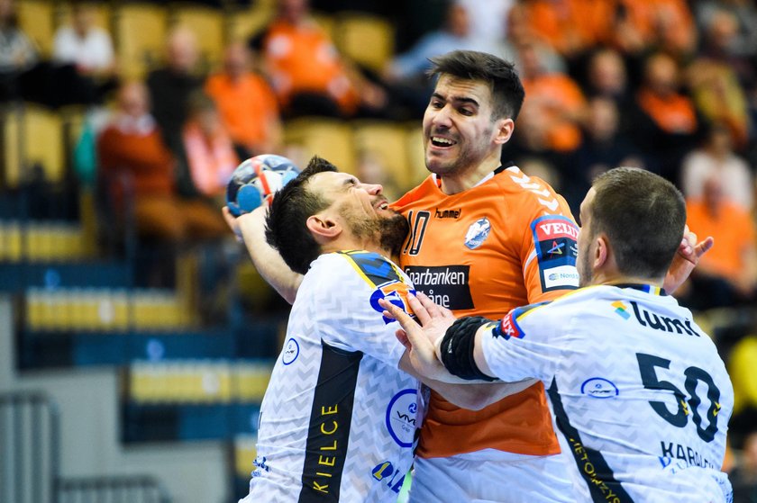 Handball CL IFK Kristianstad KS Vive Tauron Kielce 190209 Kristianstads Marc Canellas under hand