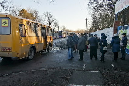 W Doniecku limity na wypłaty z bankomatów. Ustawiają się gigantyczne kolejki