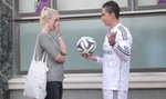 Podryw "na Cristiano"? To działa! Udawał gwiazdora i wyrywał gorące laski! WIDEO