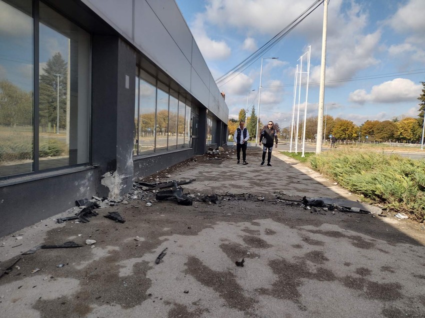 BMW se zakucao u zgradu