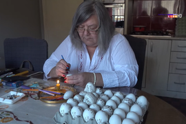 Spomenka iz Ivanjice do sada je ofarbala više od 5.000 JAJA: Koristi najstariju tehniku, a ima savete ZLATA VREDNE