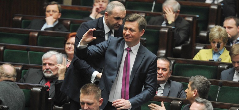 Najnowszy sondaż: Wiadomo, kto zabrał wyborców Palikotowi