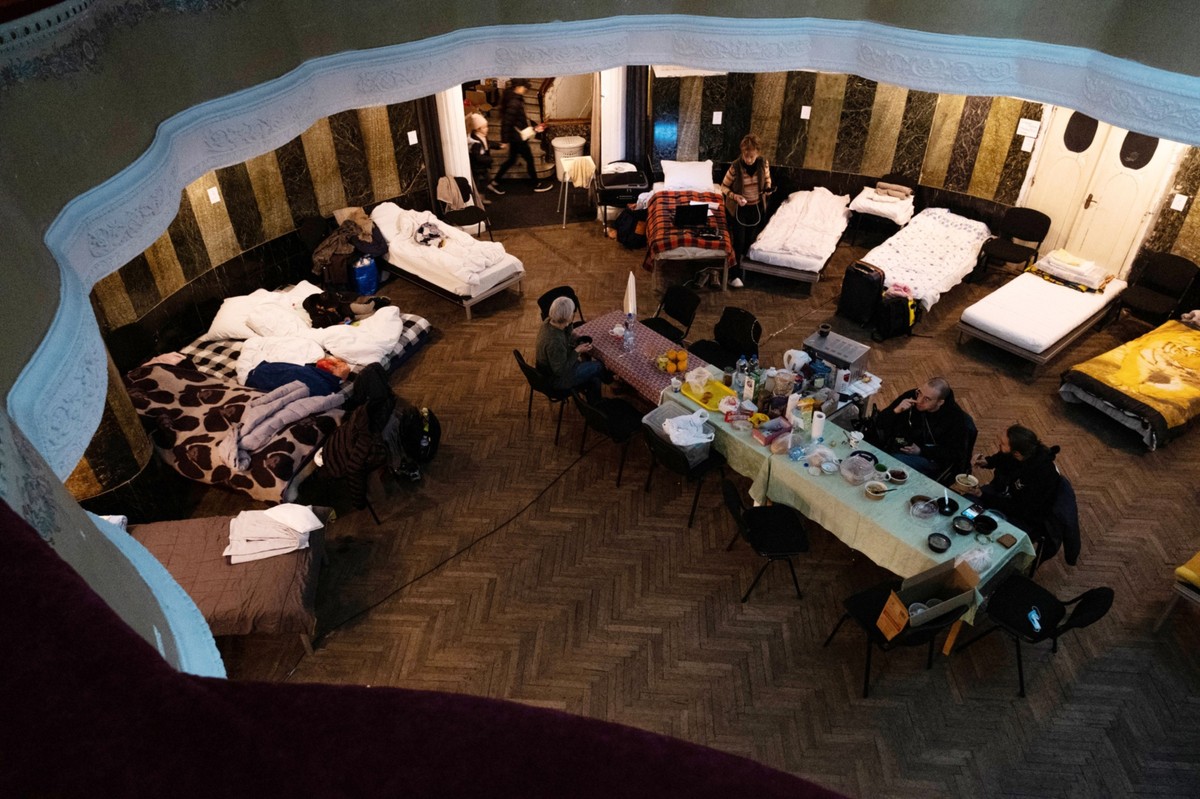 Kijowskie stacje metra to teraz schrony przeciwlotnicze. Atak trwa