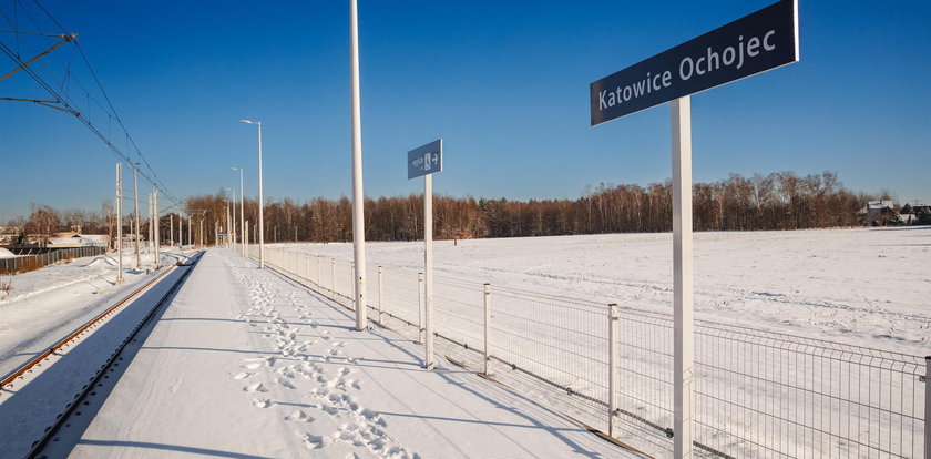 Perony gotowe, brak połączeń. Nowe przystanki kolejowe w Katowicach świecą pustkami