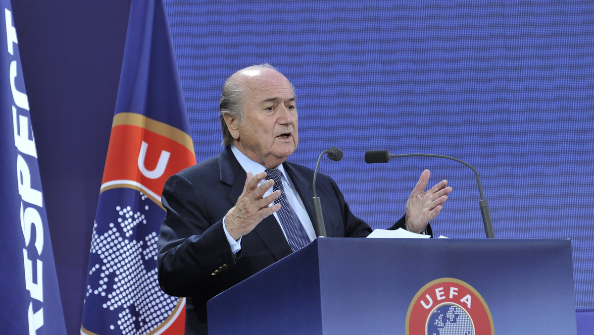Obecny prezydent FIFA Sepp Blatter zapowiedział, że nie ma zamiaru zrezygnować z kolejnych wyborów, które odbędą się w maju, jednak, jeśliby wygrał, byłaby to jego ostatnia kadencja. Szwajcar piastuje urząd prezydenta nieprzerwanie od 1998 roku.