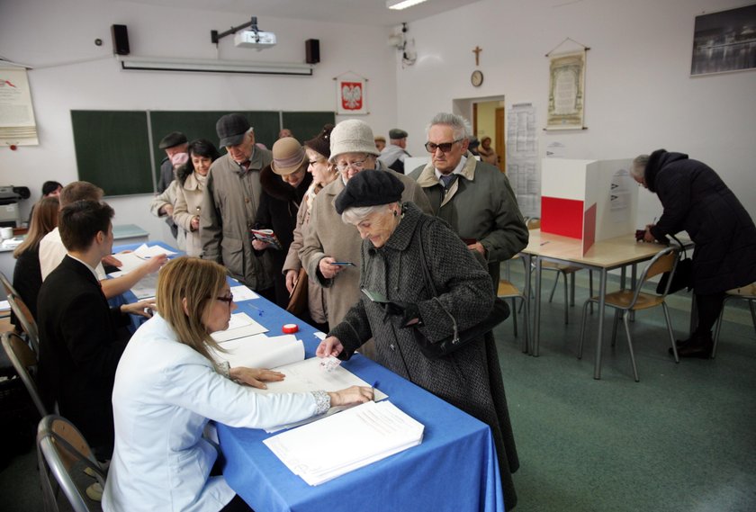 Kolejki w lokalach wyborczych