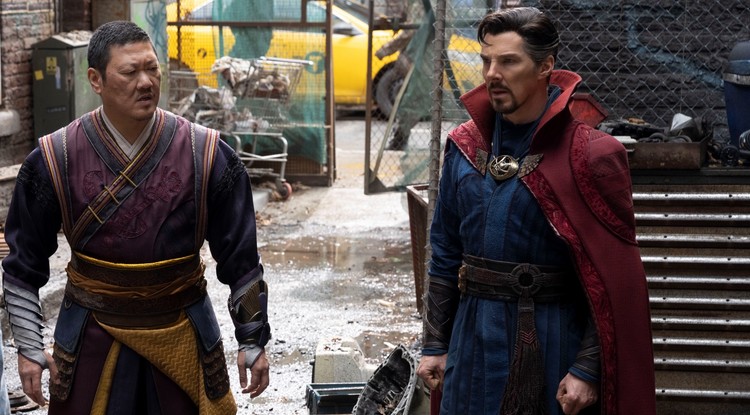 Doctor Strange és főnöke, Wong ebben a részben is gyakran ugratják egymást, de a poén nem megy a feszültség rovására