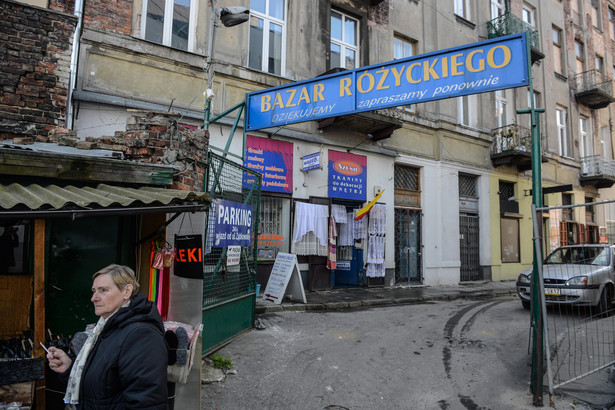 Bazar Różyckiego przy ul. Targowej na warszawskiej Pradze Północ