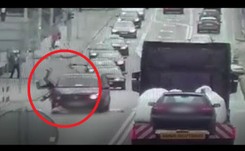 Karawan zmiótł kobietę z pasów. Policja pokazała wideo ku przestrodze