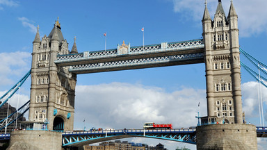 Londyn: wstęga światła połączy mosty na Tamizie