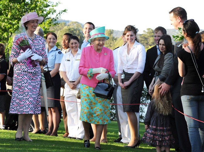 Elzbieta II na terenie siedziby rządu Australii