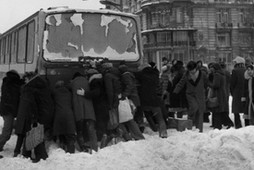 Unieruchomiony autobus na Krakowskim Przedmieściu