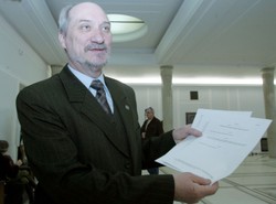 Macierewicz nie doczekał się łaski Tuska