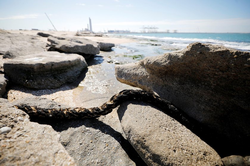 Israel's beaches blackened by tar after offshore oil spill