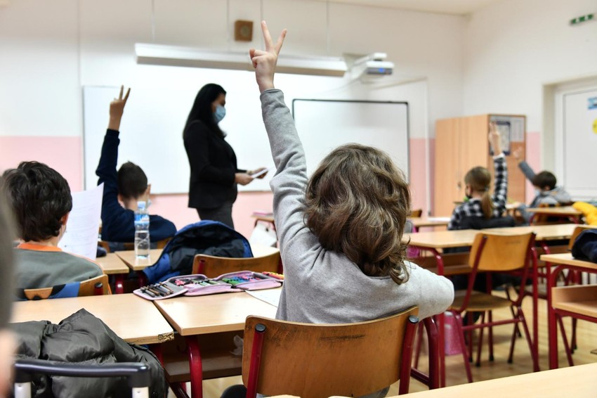 Ponekad roditelji šalju decu na privatne časove iz pomodarstva, jer to rade i drugi roditelji, čak i onda kada za tim nema potrebe. 