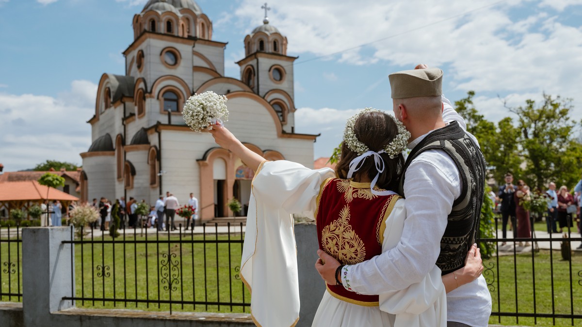 Venčanica Katarine iz Despotovca rasplakala Srbe, svi u neverici gledaju šta je obukla