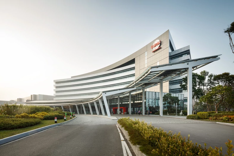 Żeby konkurować z TSMC, potrzebne jest coś więcej niż tylko udany i zaawansowany technologicznie proces produkcyjny.