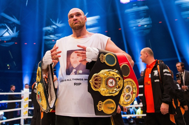 Tyson Fury oddał pasy mistrza świata WBA i WBO