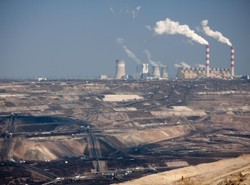 Dziewięć ton mazutu wyciekło z elektrowni Kozienice do Wisły. AKTUALIZACJA