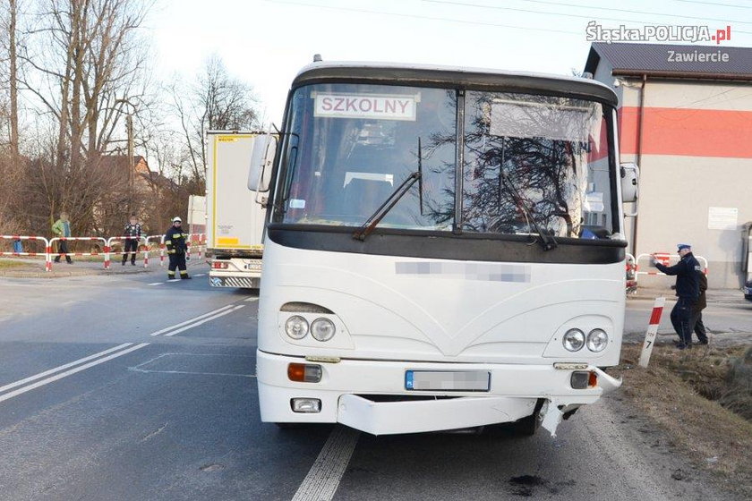 Autobus zderzył się z osobówką