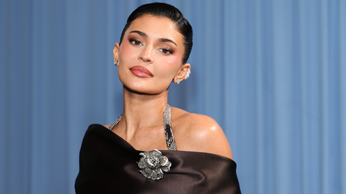 Kylie Jenner Timothée Chalamet nélkül, pucérruhában érkezett a Met-gálára